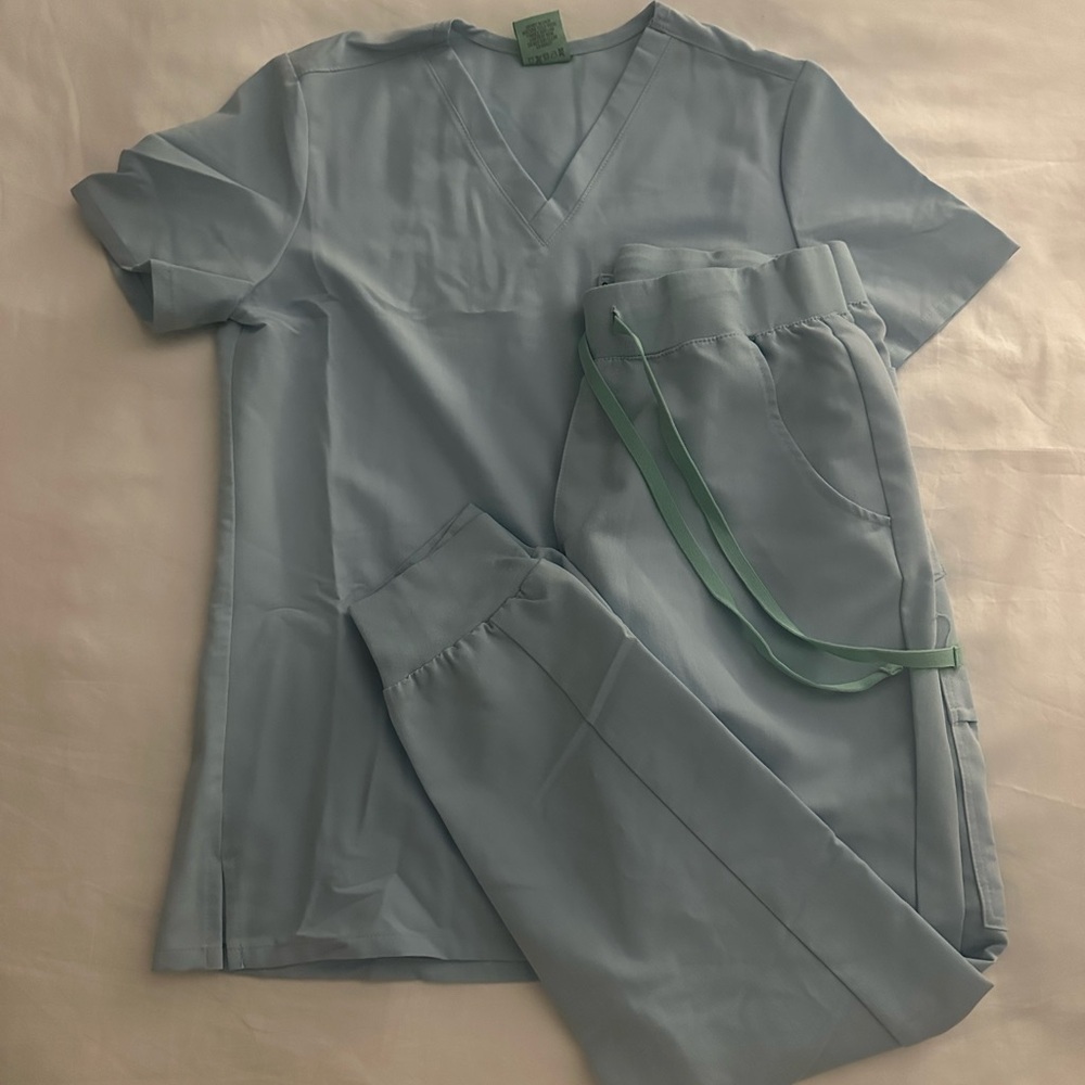 Garde Malade Scrub Set (v-neck top and joggers)